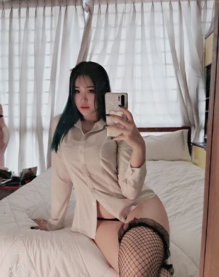 解开王霞的乳罩